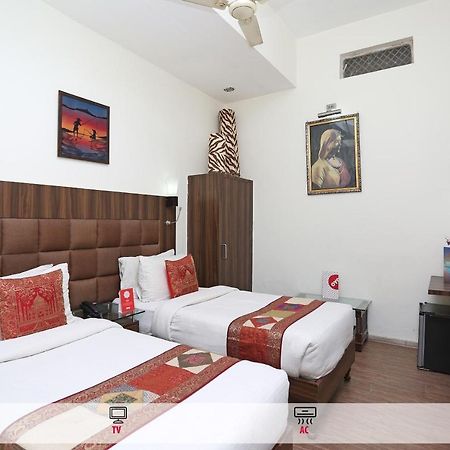 Hotel Oyo Flagship The Marc Blu Tājganj Exterior foto