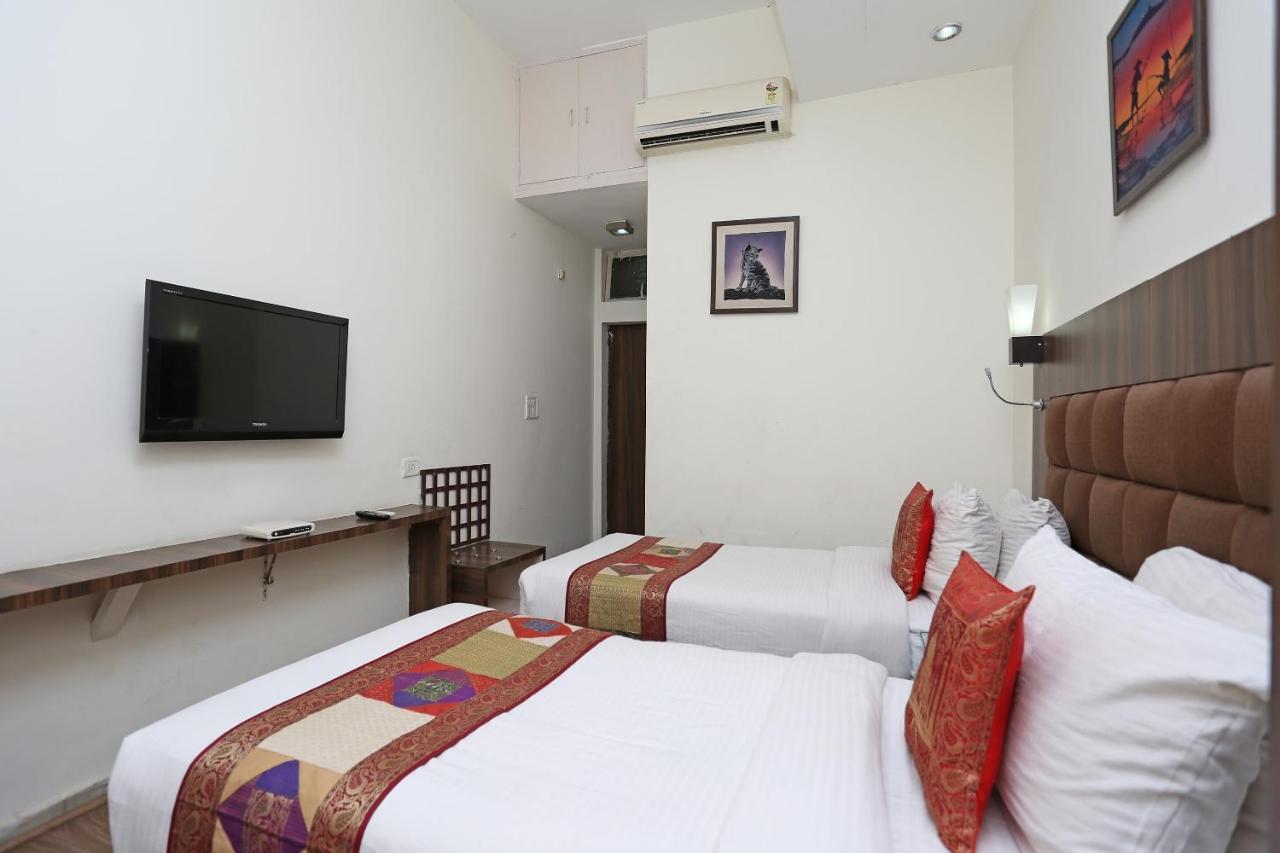 Hotel Oyo Flagship The Marc Blu Tājganj Exterior foto