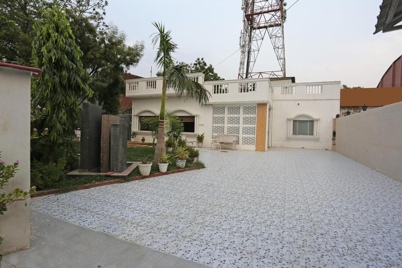 Hotel Oyo Flagship The Marc Blu Tājganj Exterior foto